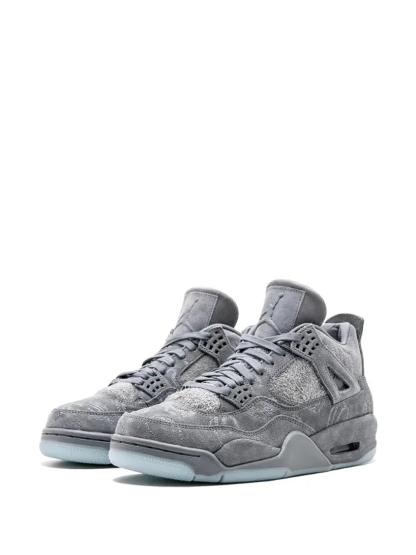 Air Jordan x Kaws 4 Retro sneakers