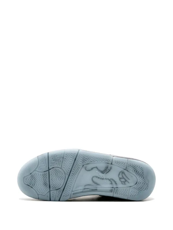 Air Jordan x Kaws 4 Retro sneakers
